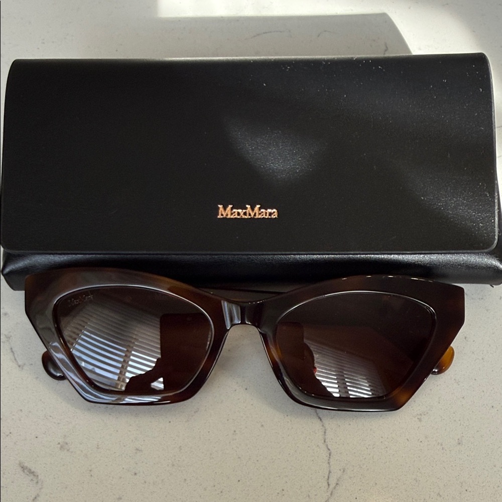 NWOT MaxMara Tortoise Shell Sunglasses with Black Case